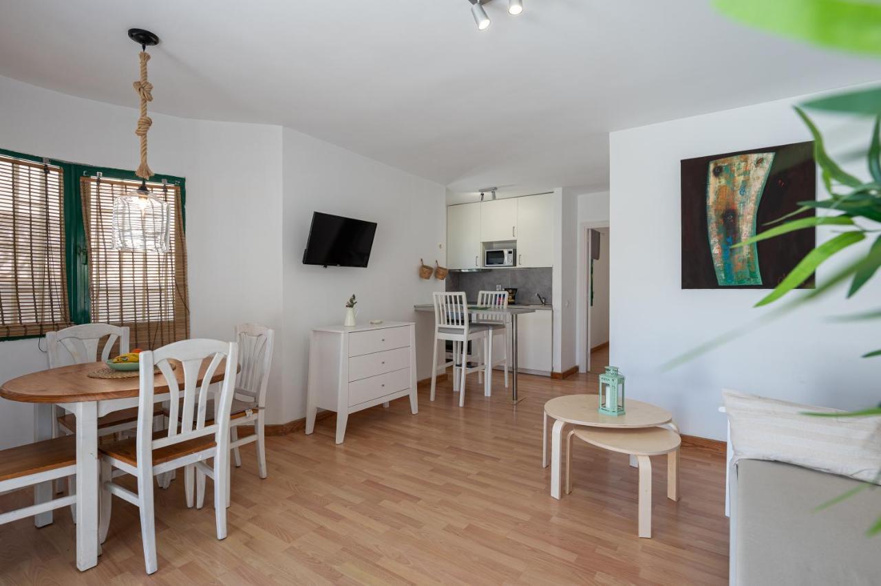 Homeforguest Apartment With Pool And Terrace 1 Min From The Beach كوراليهو المظهر الخارجي الصورة